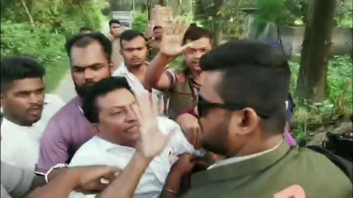 শার্শায় আইনজীবী মিন্টুকে গ্রেফতারচেষ্টা, গ্রামবাসীর বাধায় ব্যর্থ পুলিশ
